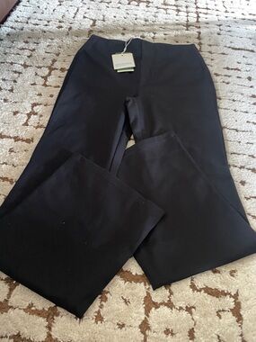 Halara Flex SculptKnit High Waisted Back Side Pocket Flare pants. BNWT Medium